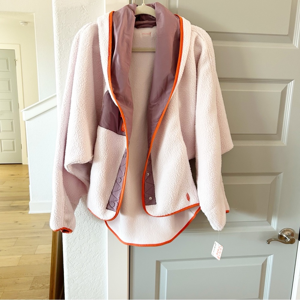 NWT Free People Hit The Slopes Fleece Shawl Jacket Pinky Fuchsia - Picture 3 of 7